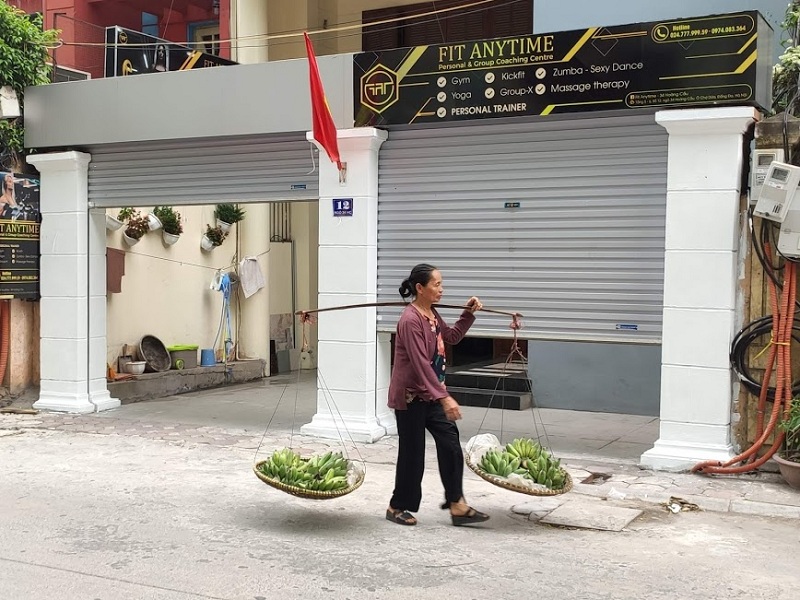 Hộp che kỹ thuật cửa cuốn có công năng làm biển quảng cáo