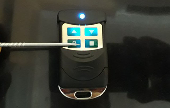 Remote cửa cuốn bị khóa