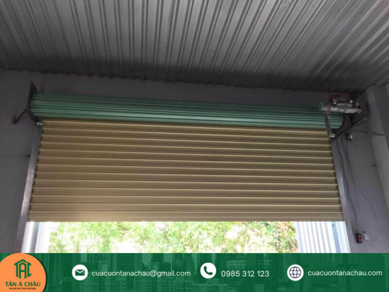 Cửa cuốn lắp bên trong