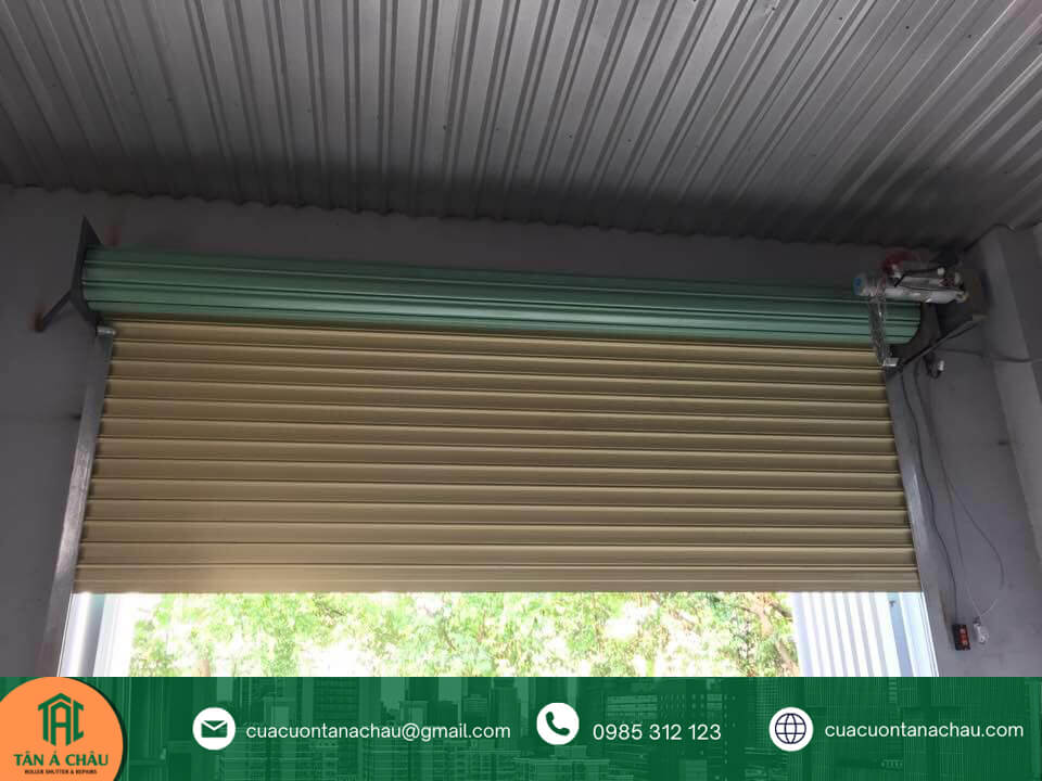 Cửa cuốn lắp bên trong