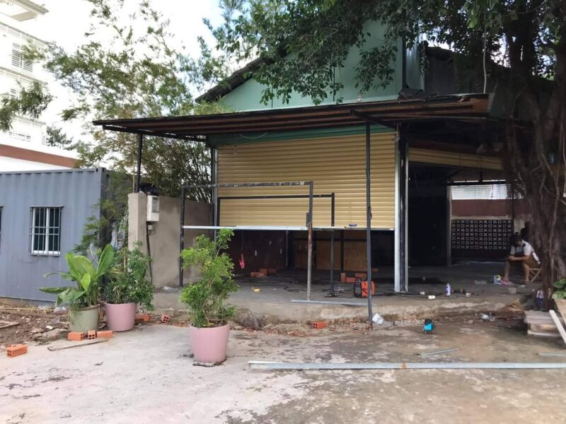 Lắp đặt cửa cuốn Úc tấm liền