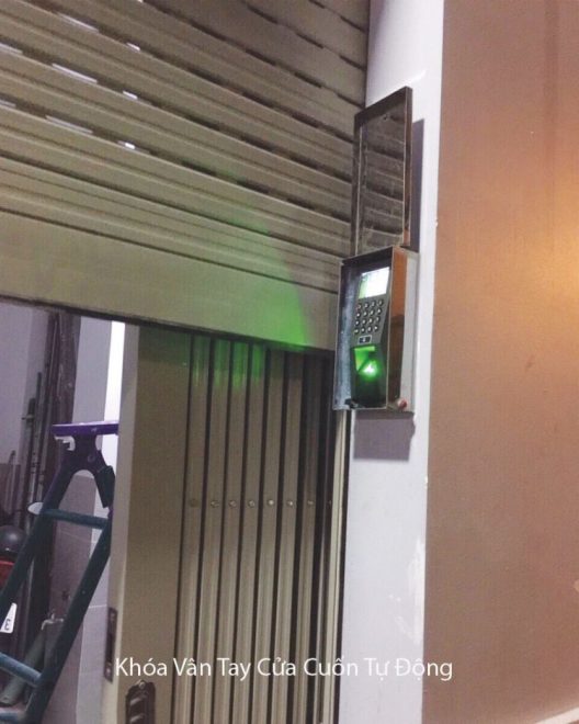 điều khiển cửa cuốn bằng vân tay