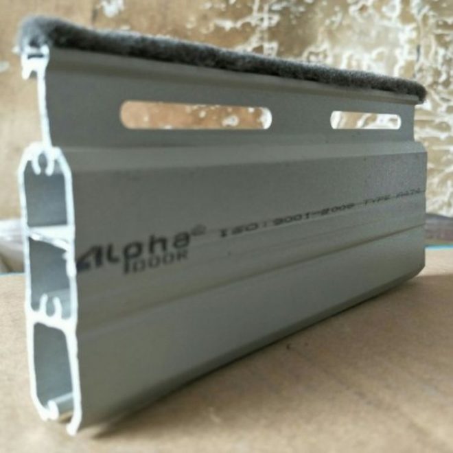 cửa cuốn nhôm khe thoáng alpha door a474