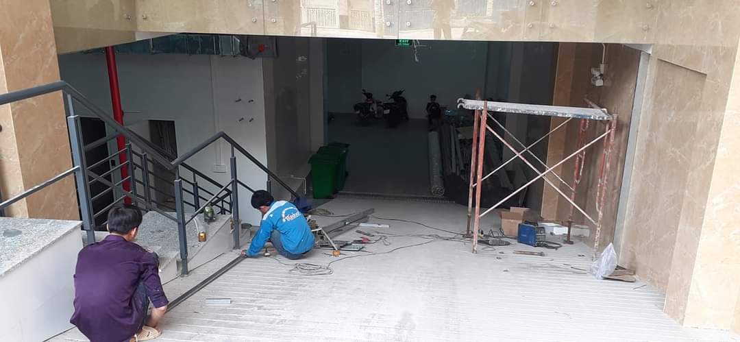 cửa cuốn inox song ngang